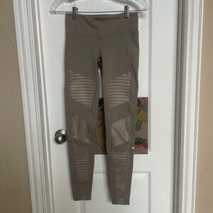 Alo yoga beige moto leggings size XS